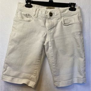 Cabi  size 0 women’s Bermuda white denim Style 419 Shorts beach walk coastal